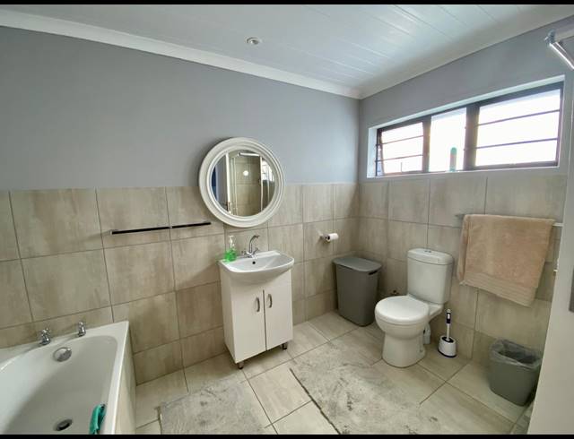 3 BEDROOM HOUSE TO LET IN OUTENIQUA STRAND